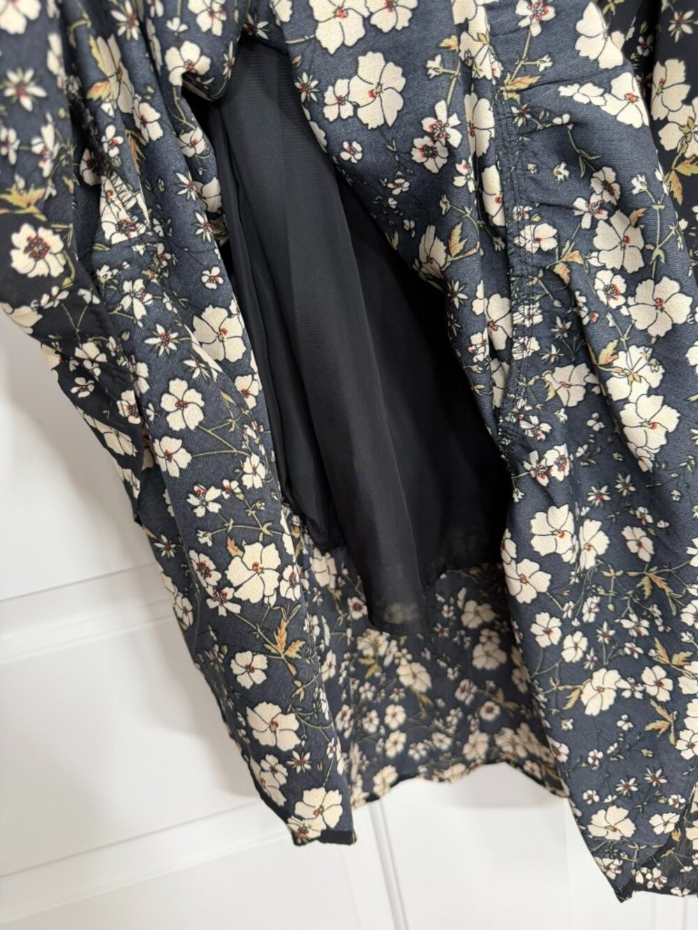 Hayden Los Angeles Black Floral Smocked Midi Dress Size M - Picture 9 of 11